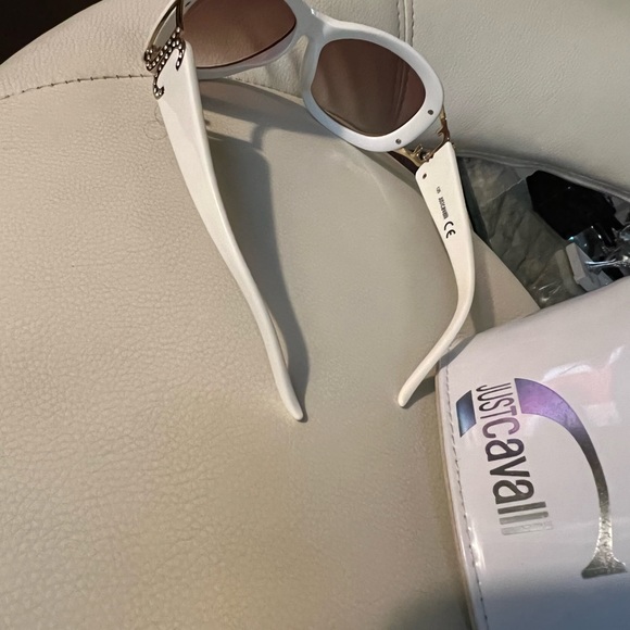 White frame brown tint lens authentic Just Cavalier with JC rhinestones sunnies - Picture 4 of 12